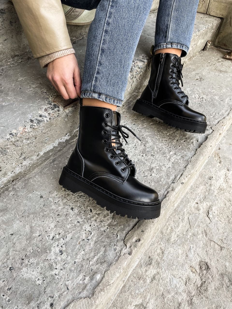 Dr. Martens Jadon Triple Black Fur