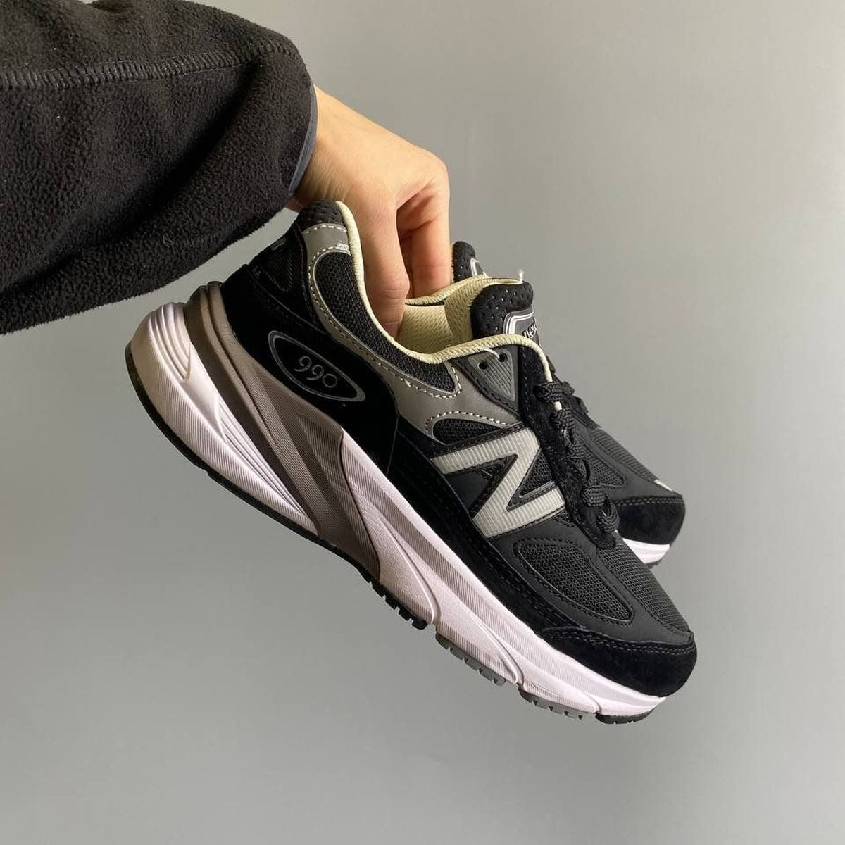 New Balance 990V6