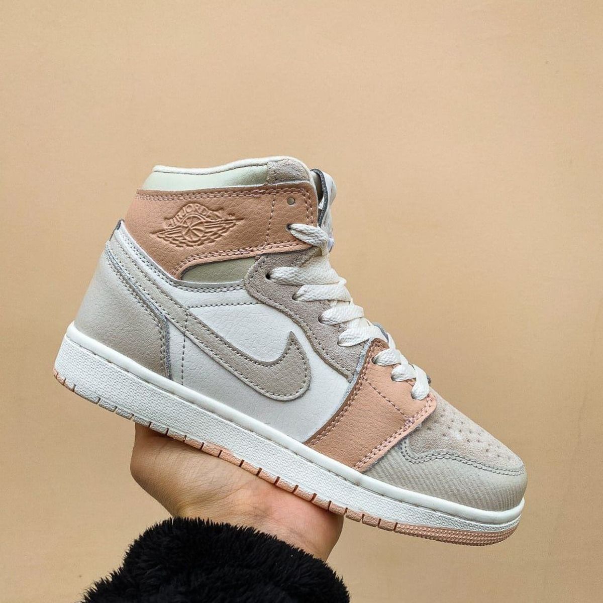 Nike Air Jordan 1 Mid Milan