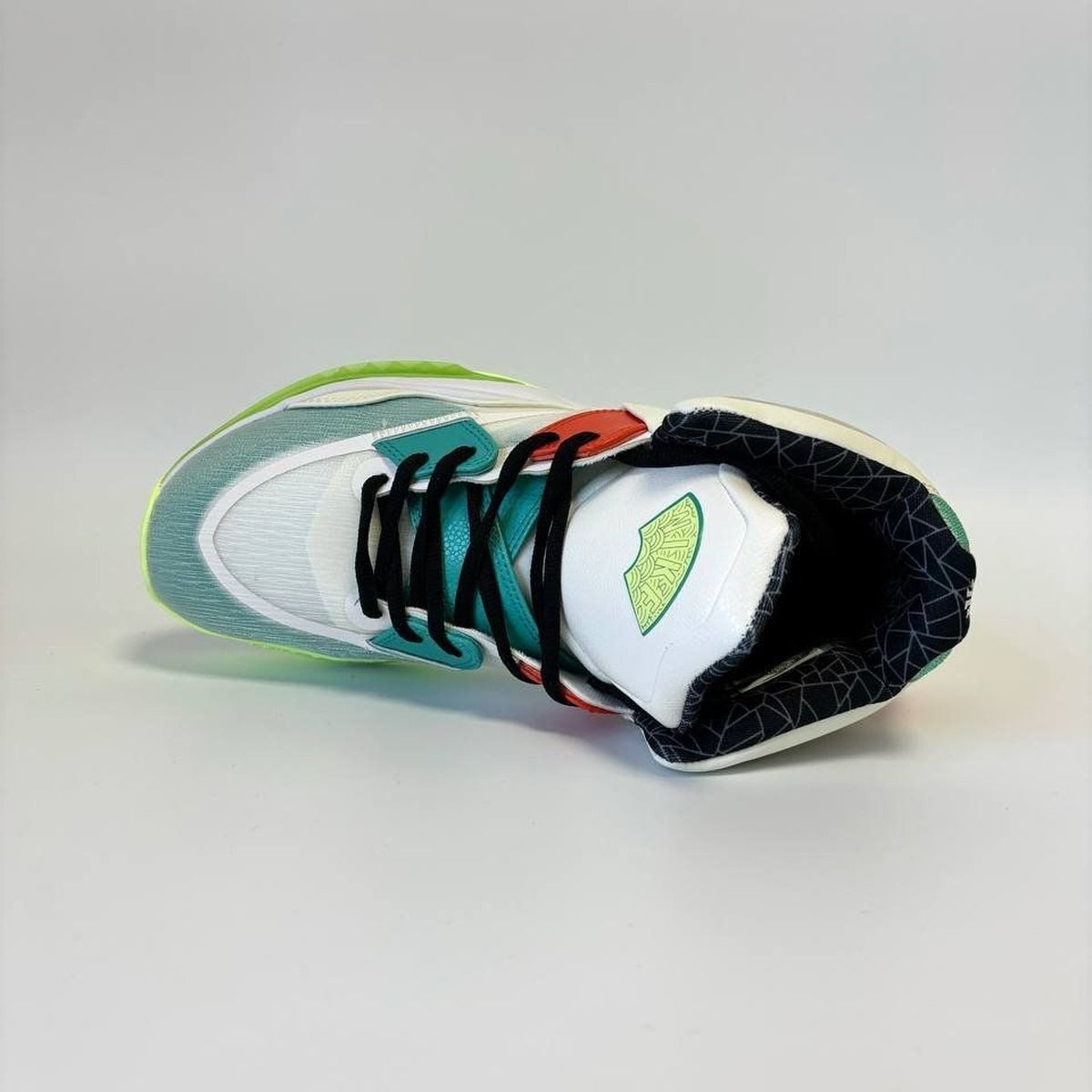 NIKE KYRIE INFINITY