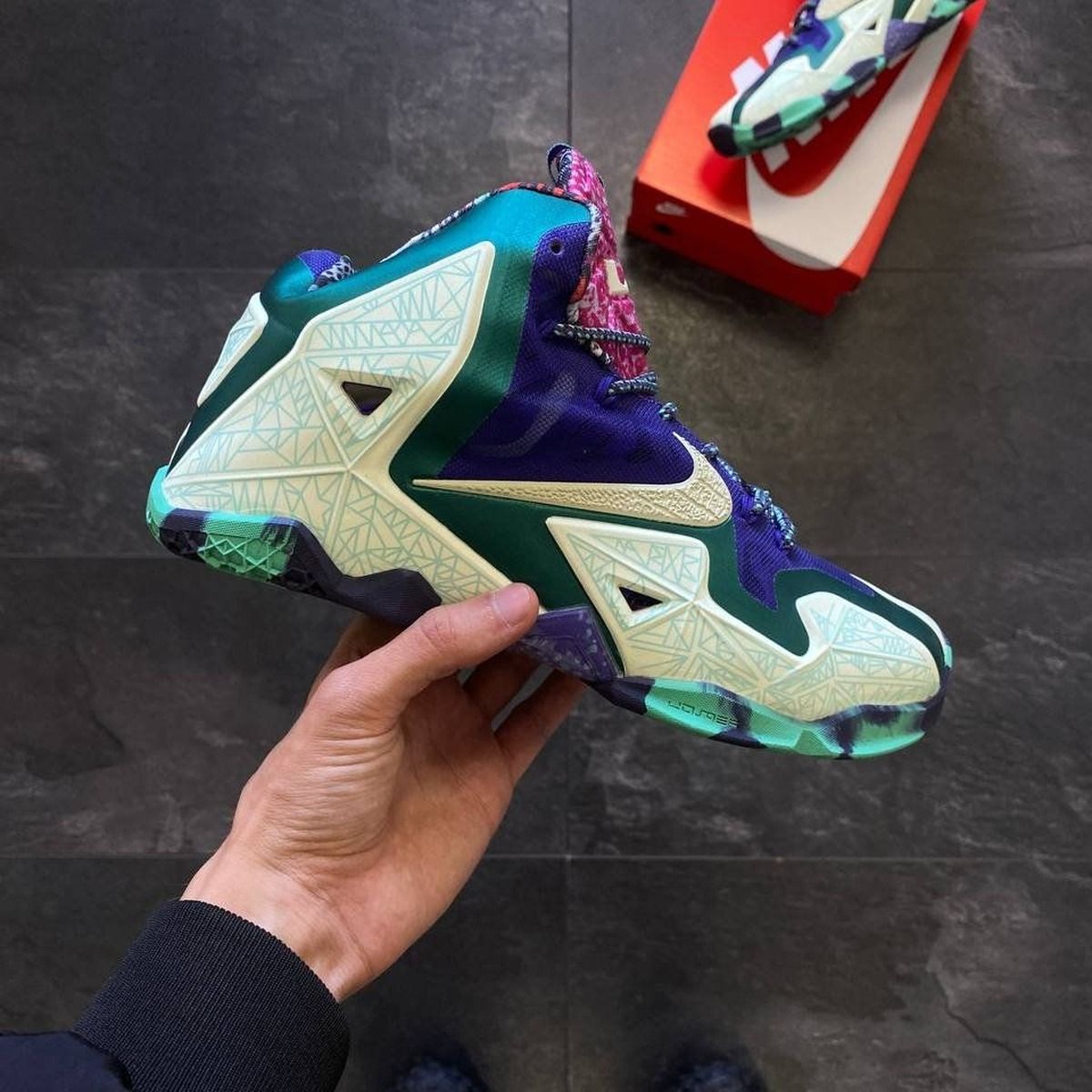 NIKE LEBRON XI GUMBO