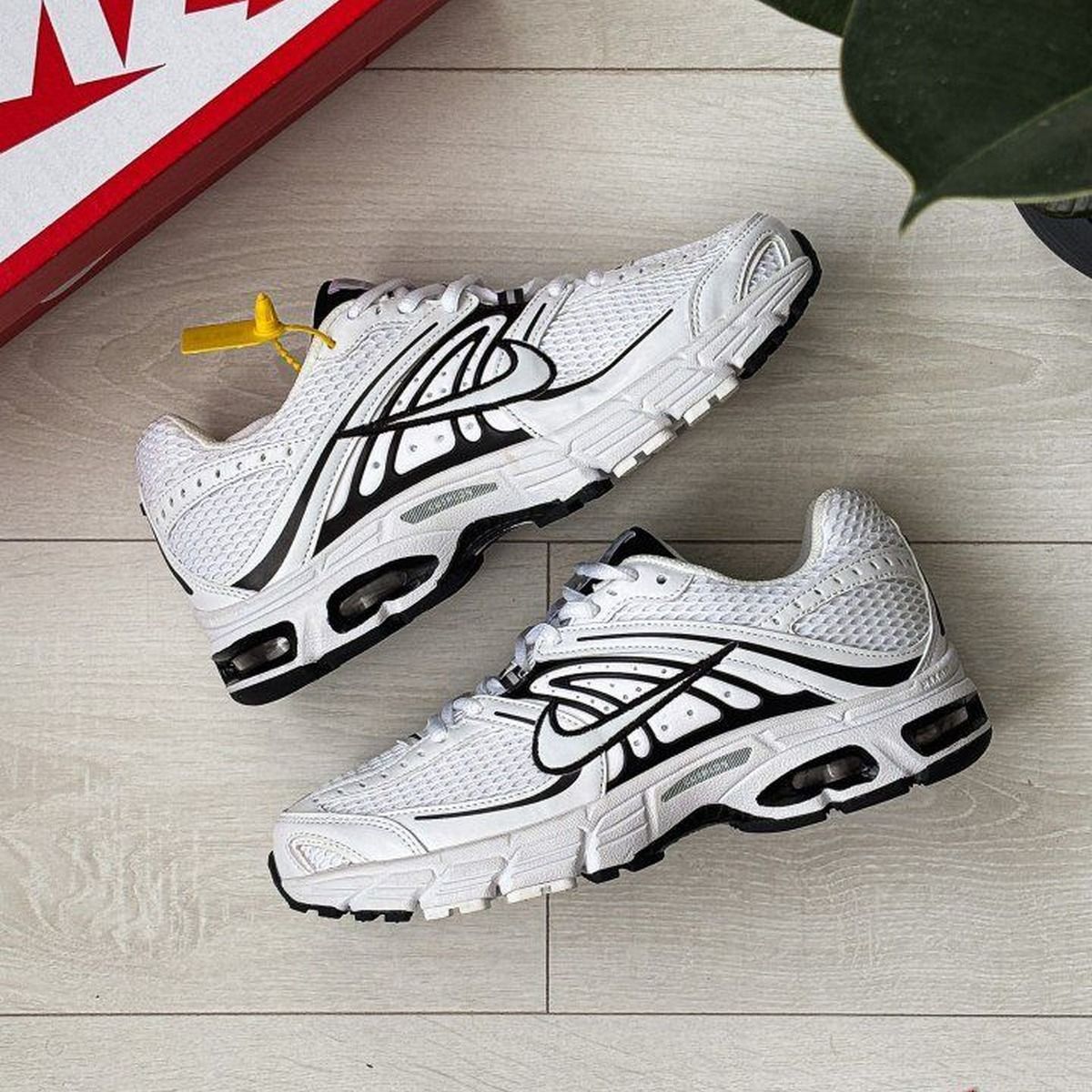 Nike Air Max Moto 2K SE