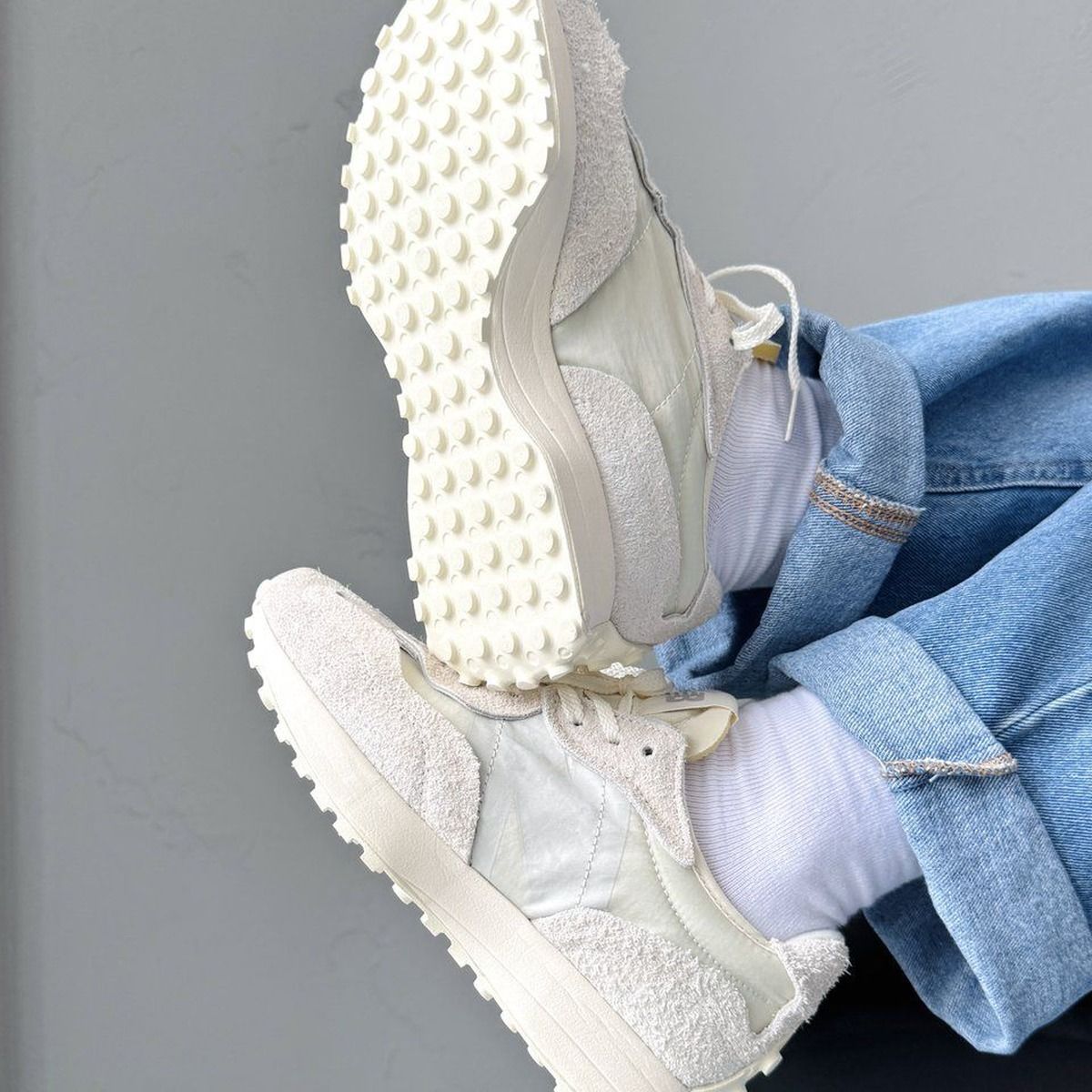 New Balance 327