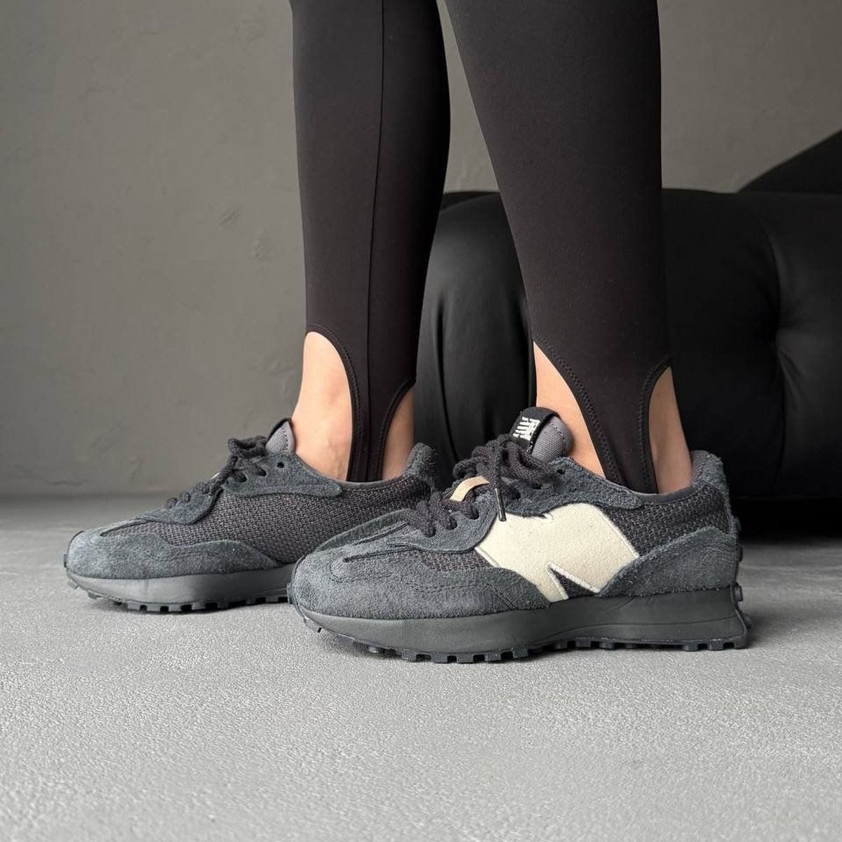 New Balance 327