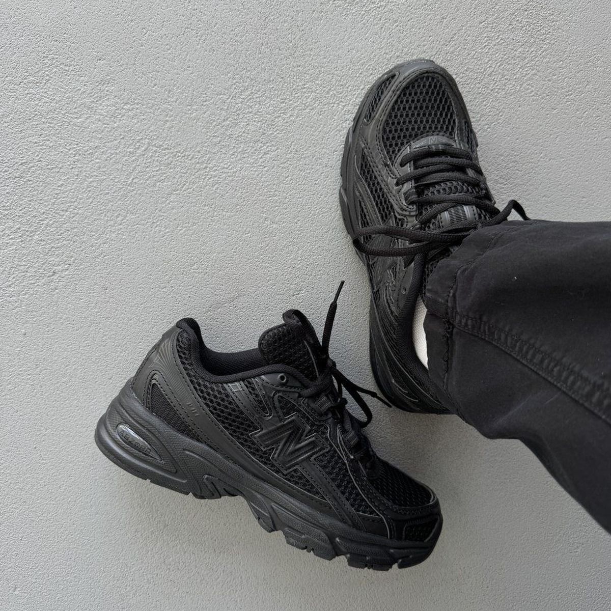 New Balance 740 Triple Black