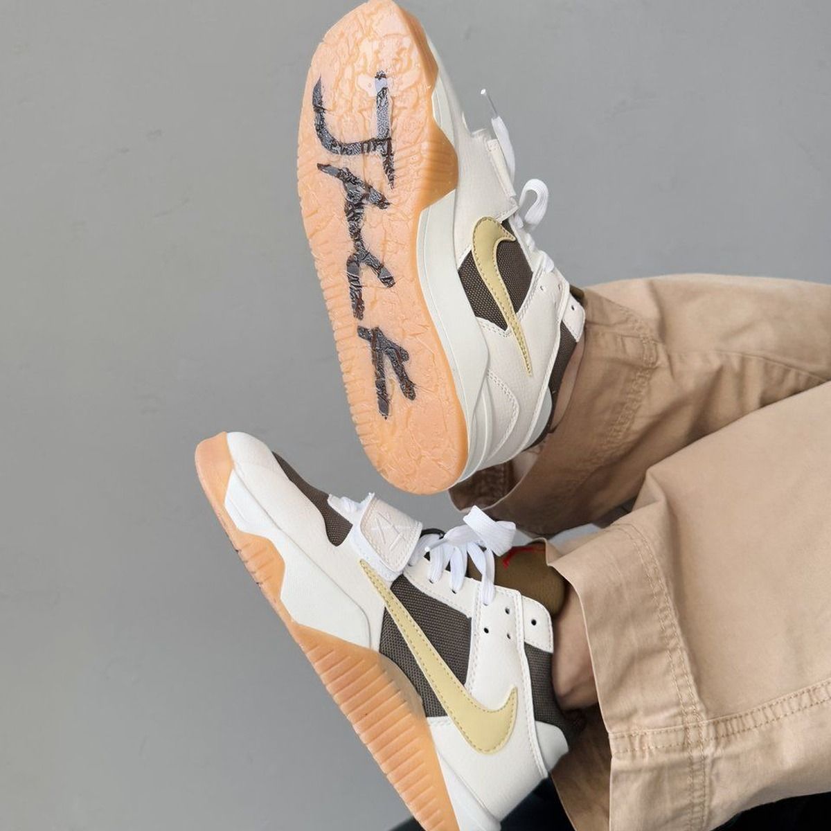 Nike Air Jordan x Travis Scott