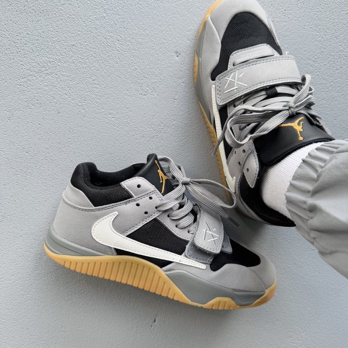 Nike Air Jordan x Travis Scott