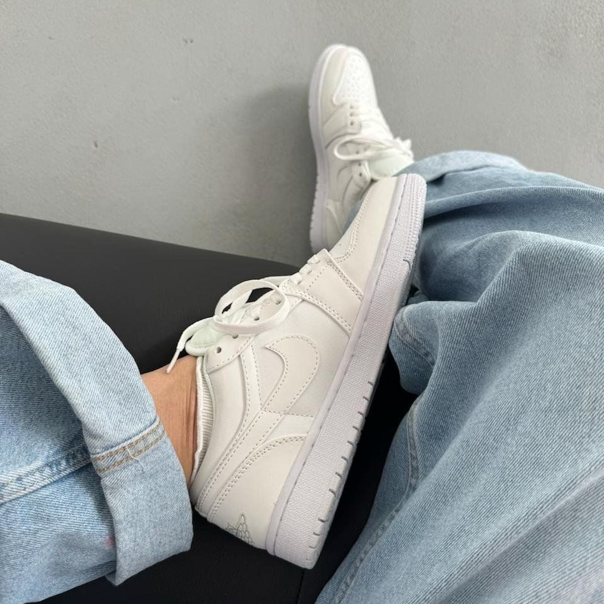 Nike Air Jordan 1 Low Triple White