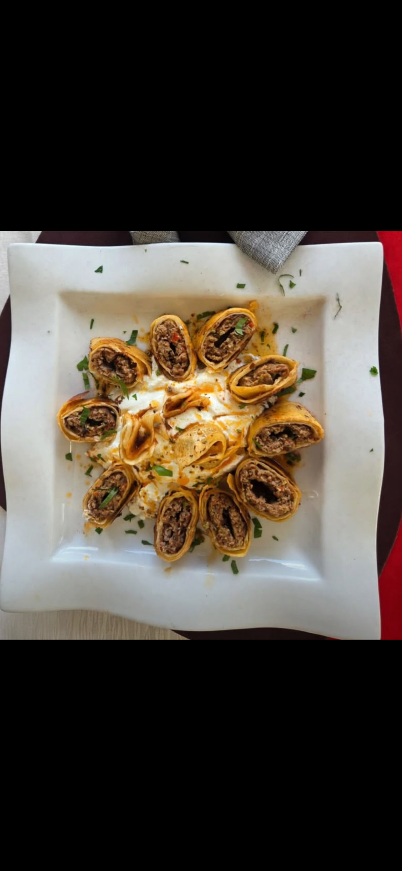 Beyti kebap( viande hachée enrobée d’une tortillas aux épices douces et beurre noisette)