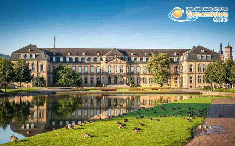 Neues Schloss là địa điểm nổi tiếng ở Stuttgart