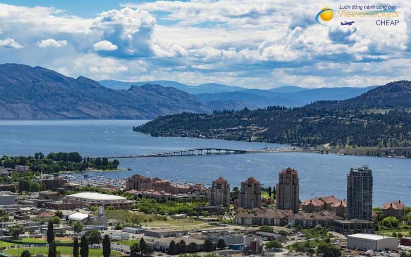 Lưu ý đặt vé đi Kelowna