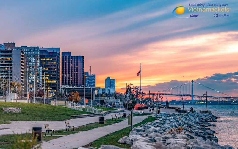 Lưu ý khi đặt vé máy bay đi Windsor