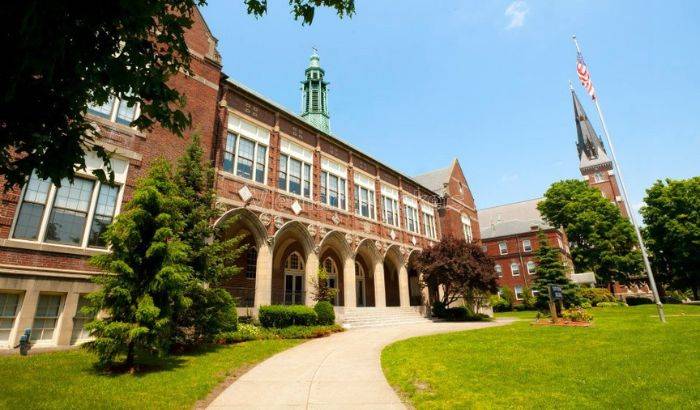 Đại học Boston là ngôi trường nổi tiếng của bang Massachusetts