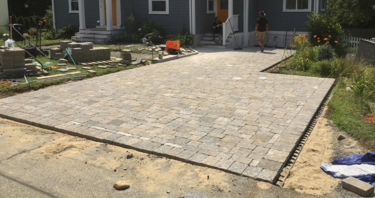 Paver driveway with contrasting border detail