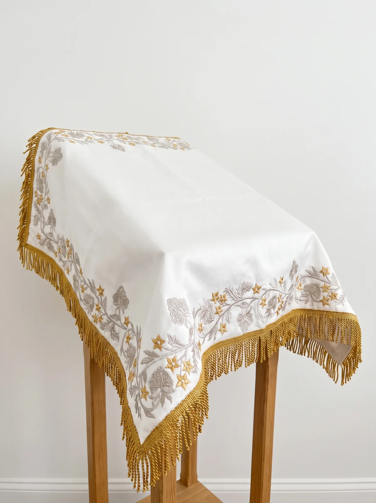 Analogian cover, white gold . Fully embroidered