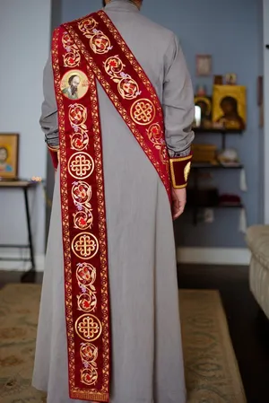 Protodeacon orarion with icons of peter and Paul on it — photo 6