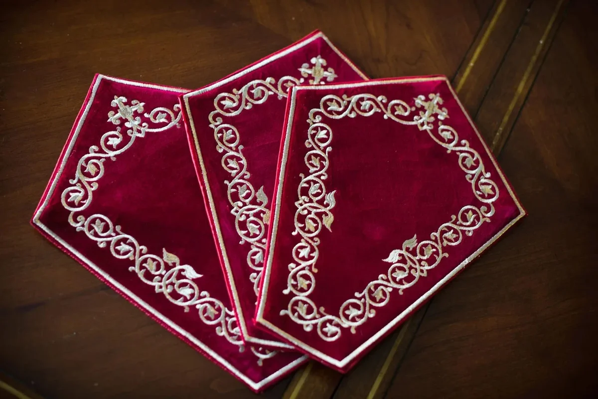 Napkin for holy table cross