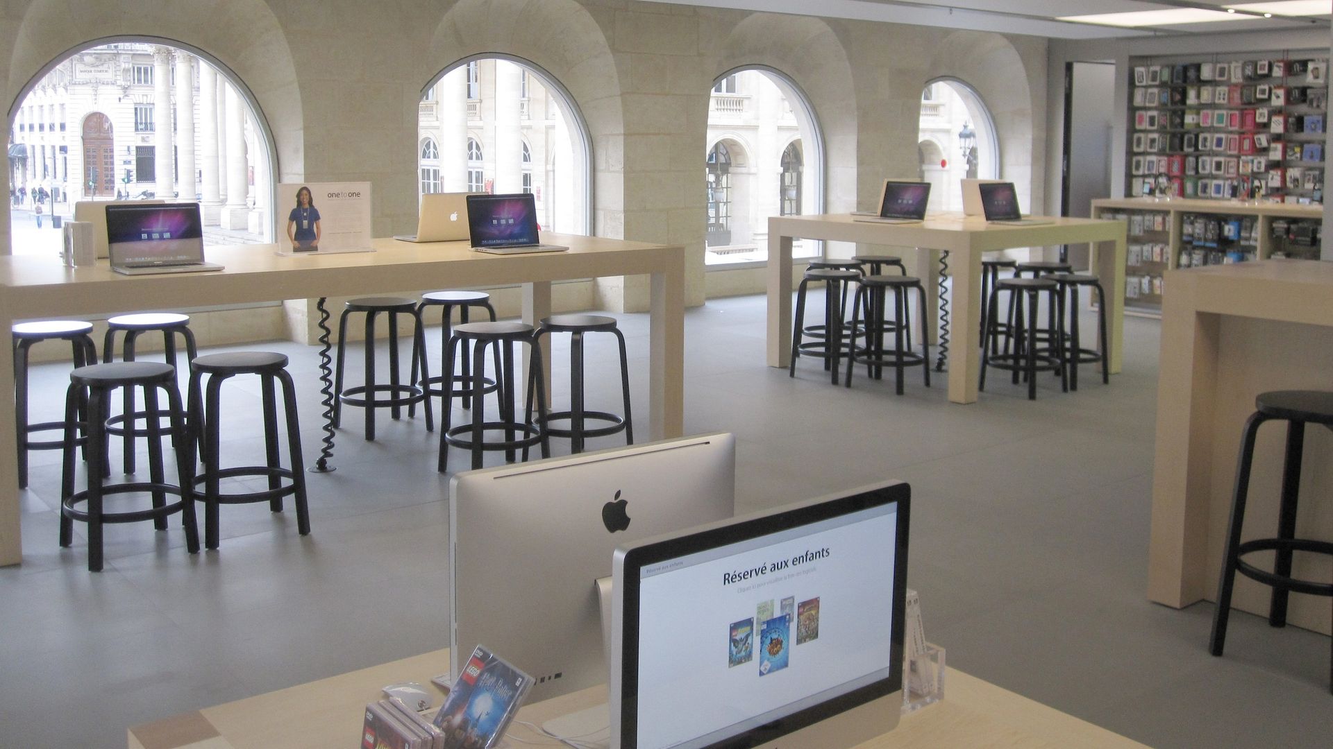Réhabilitation et création d'espaces pour boutique Apple Store Agence 4A