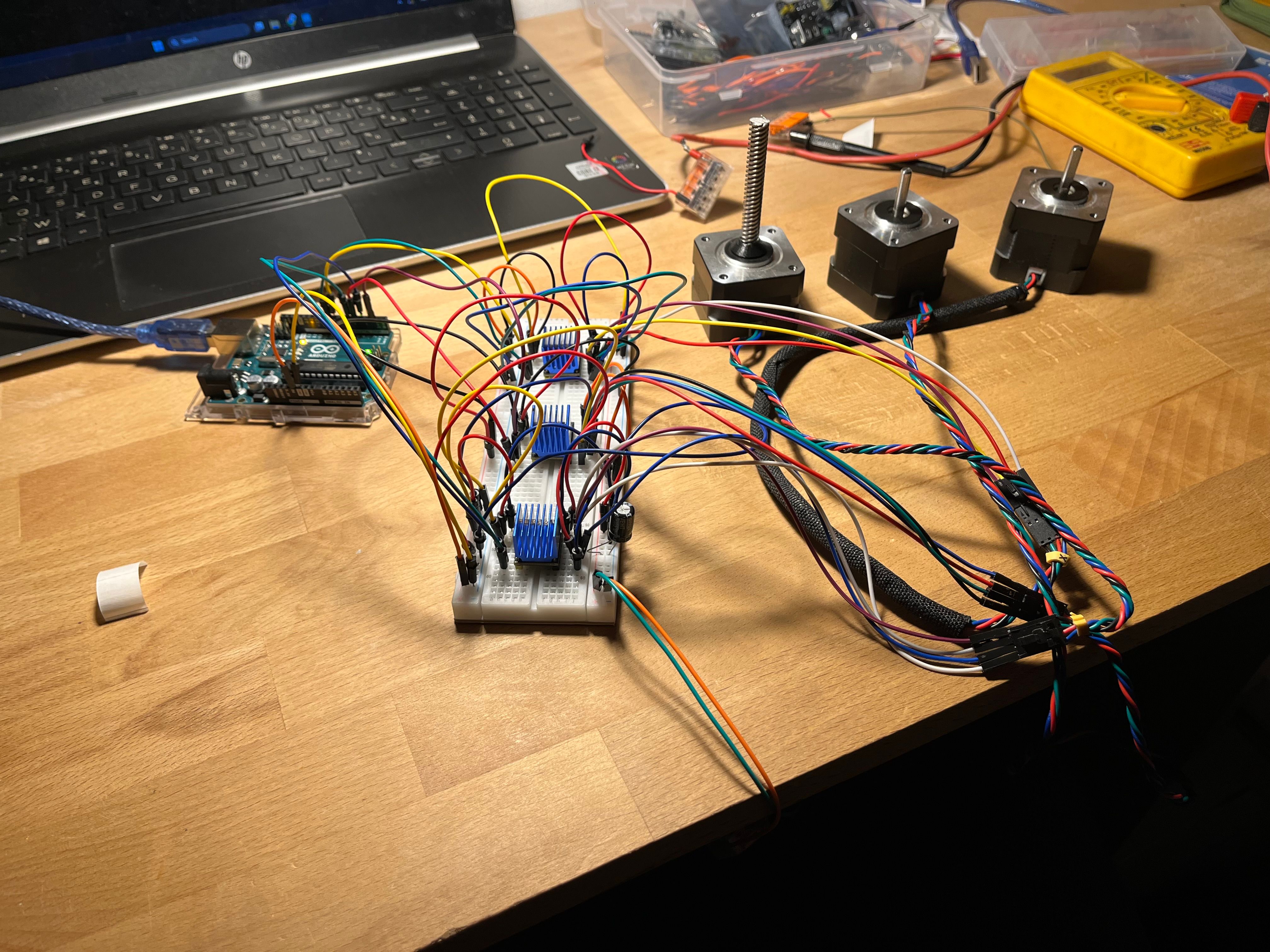 Electronics test bench with Arduino, TMC2209 drivers, NEMA 17 motors and multimeter
