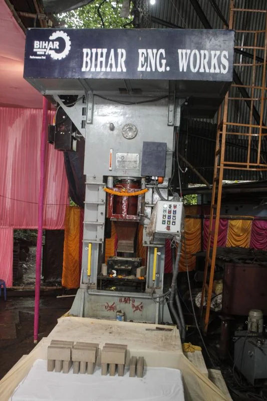 Refractory Press Machine