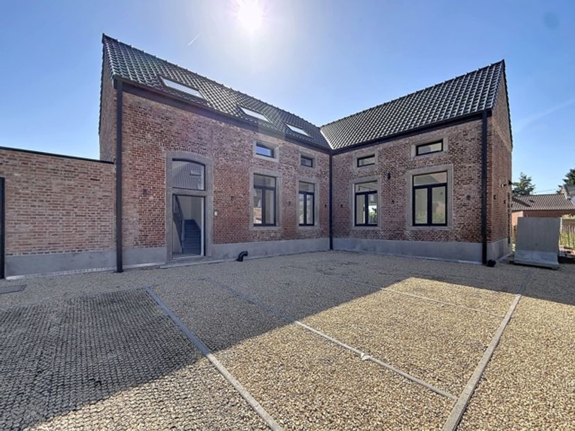 Liberchies - Maison de +/-250 m2 rénovée 4 ch - 3sdb - PEB B