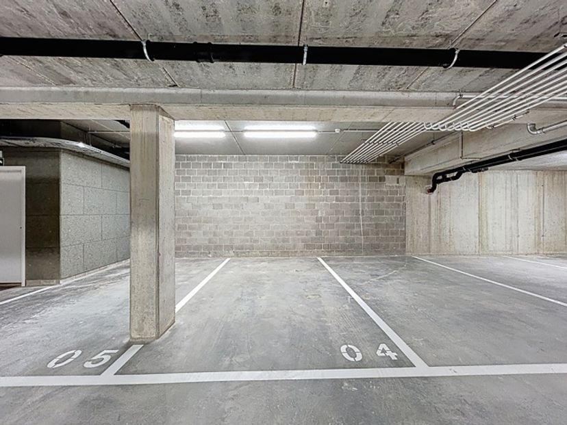 LASNE CENTRE - Emplacement de parking intérieur sécurisé