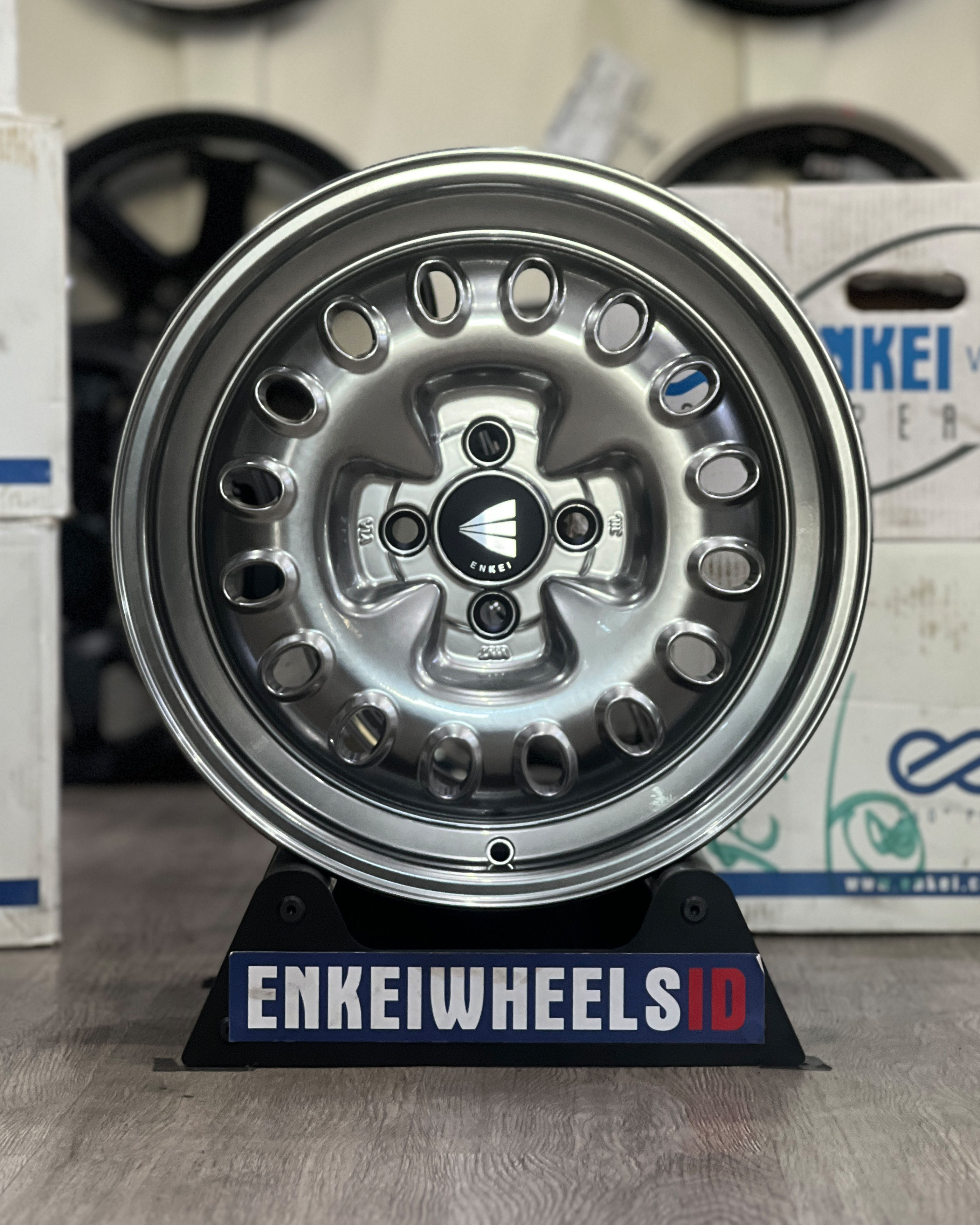 Enkei AL'VITA 16 Hyper Silver