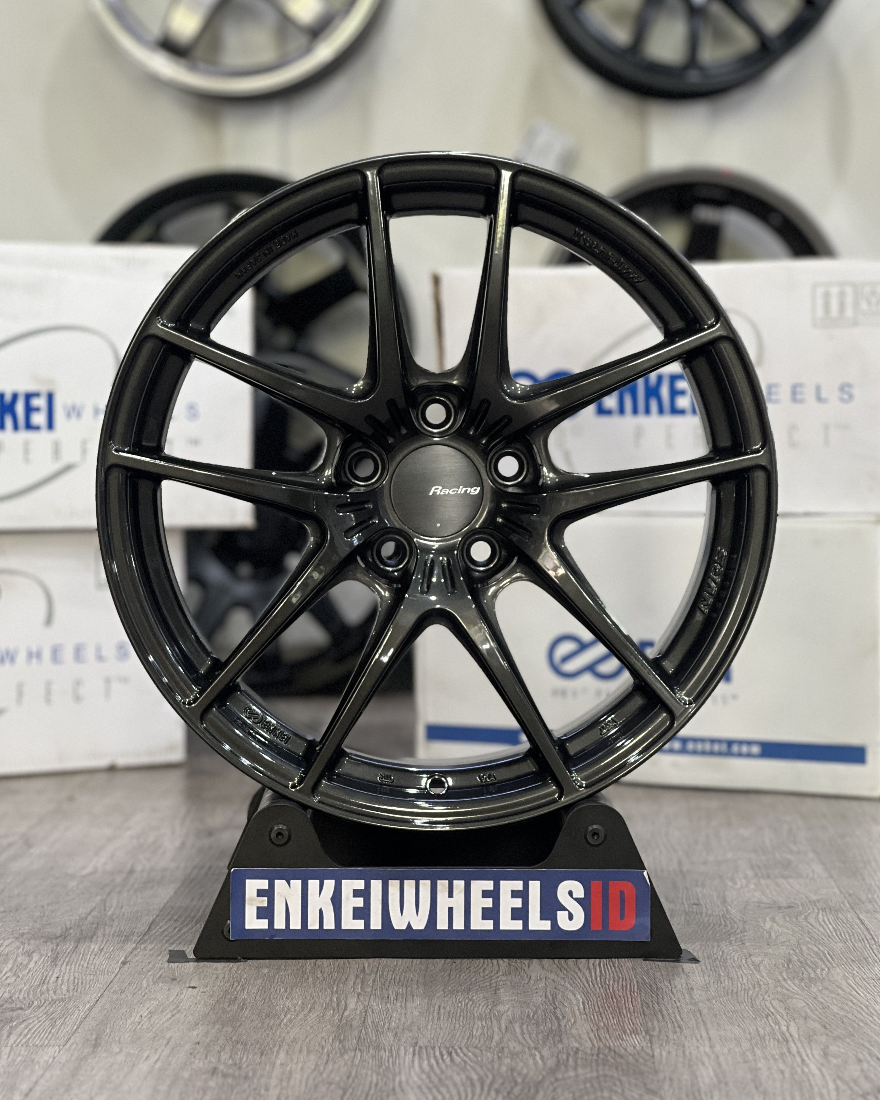 Enkei Racing NVR5 19 Graphite Metallic