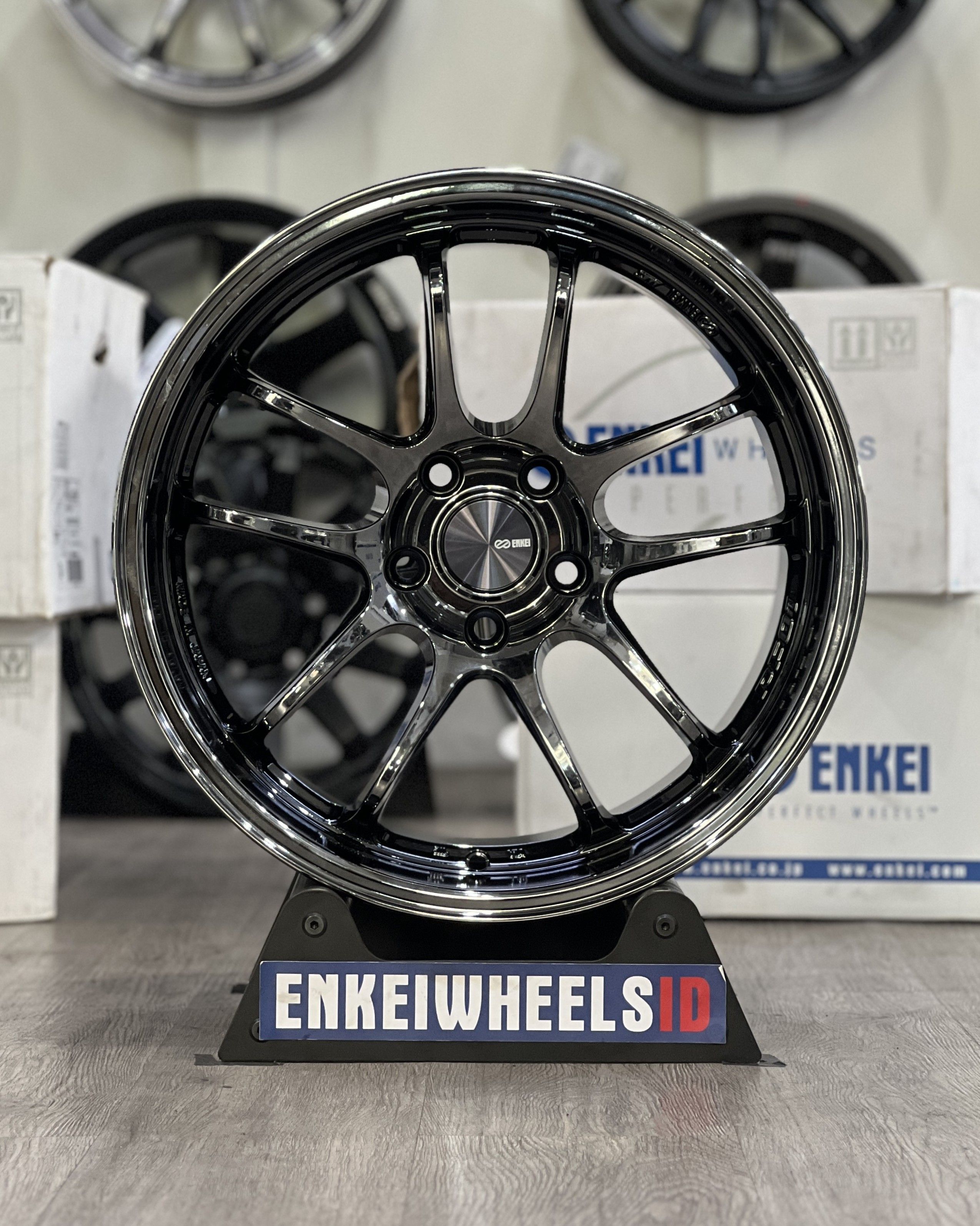 Enkei PF01EVO 18 SBK