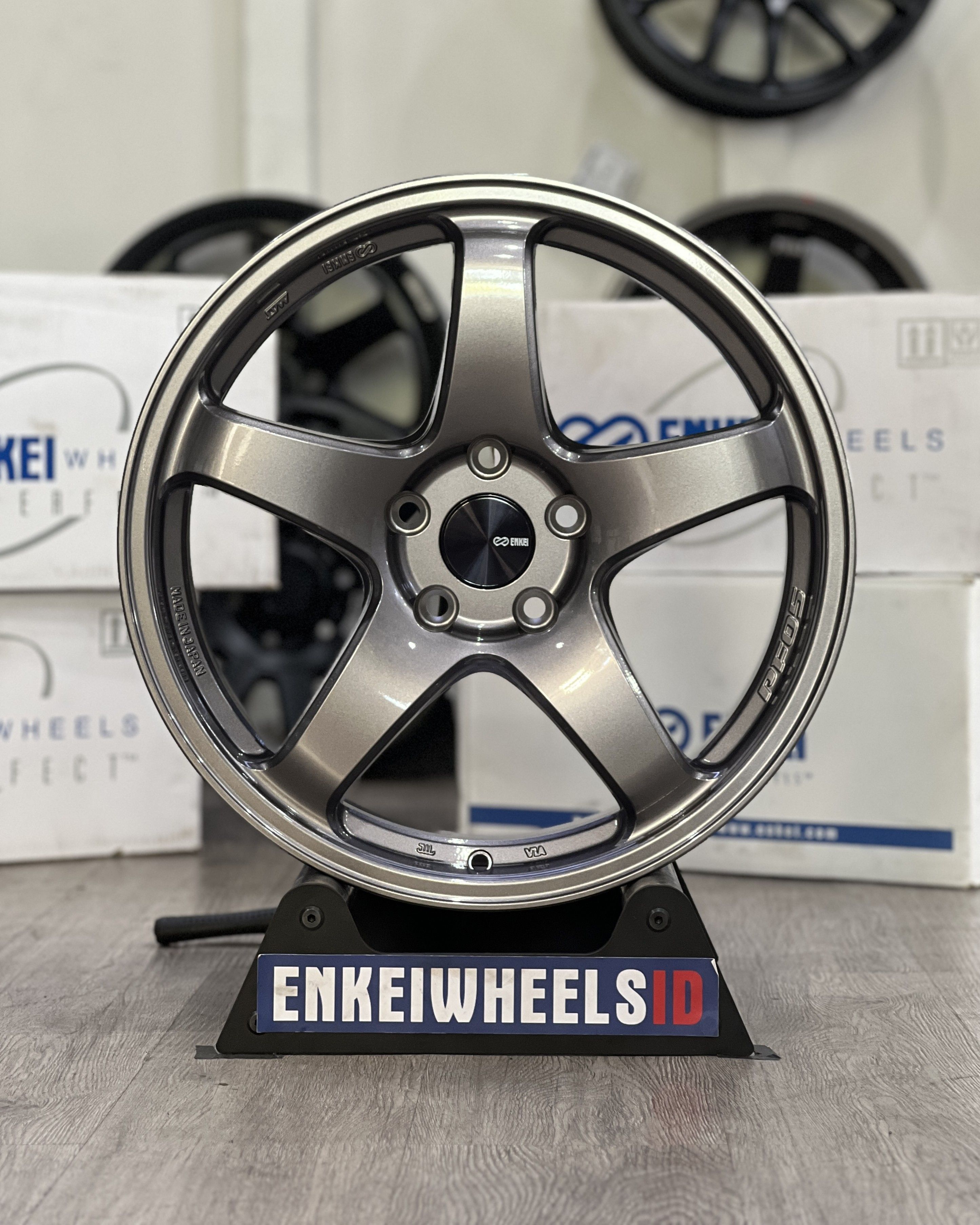 Enkei PF05 18 Dark Silver