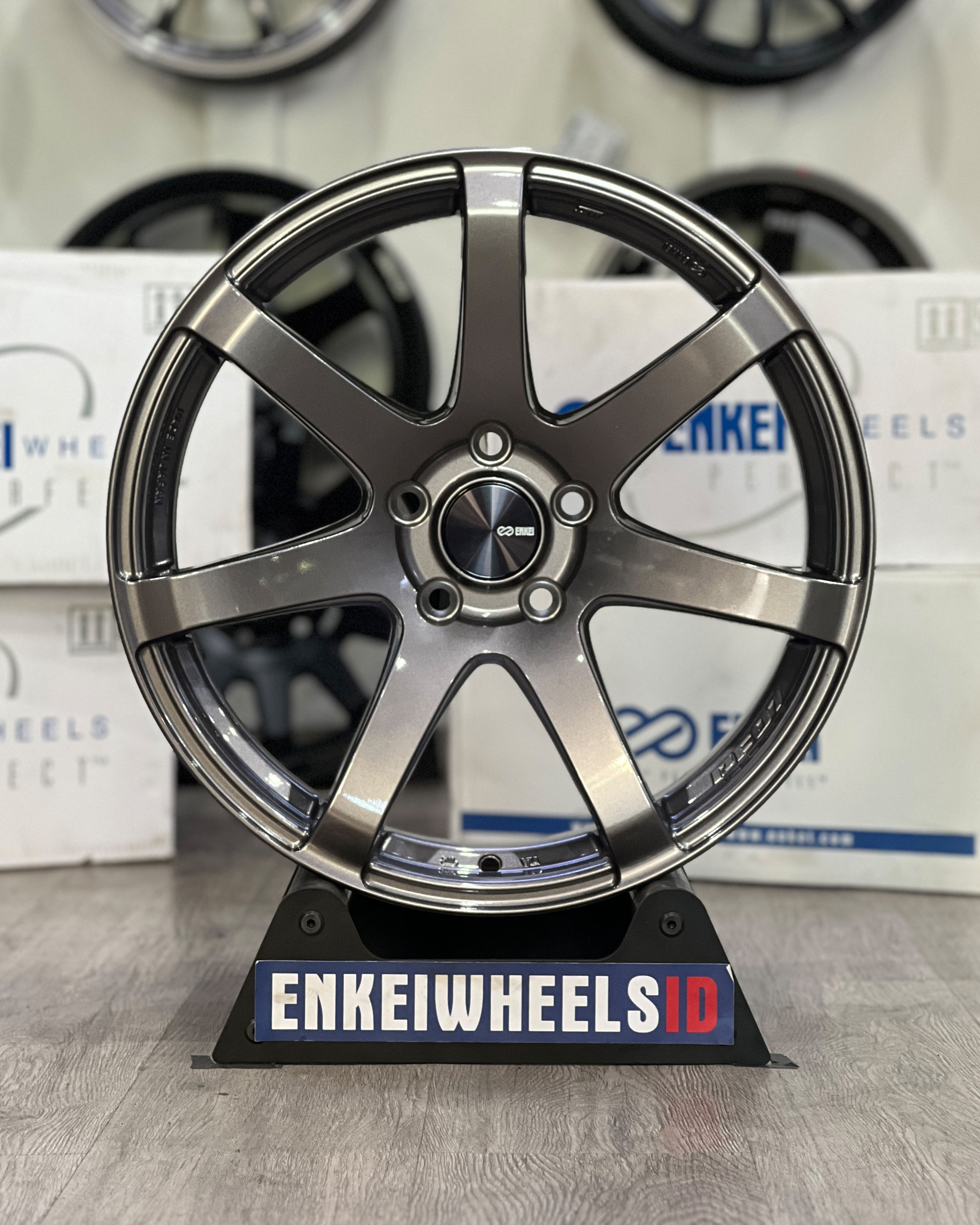 Enkei PF07 18 Silver