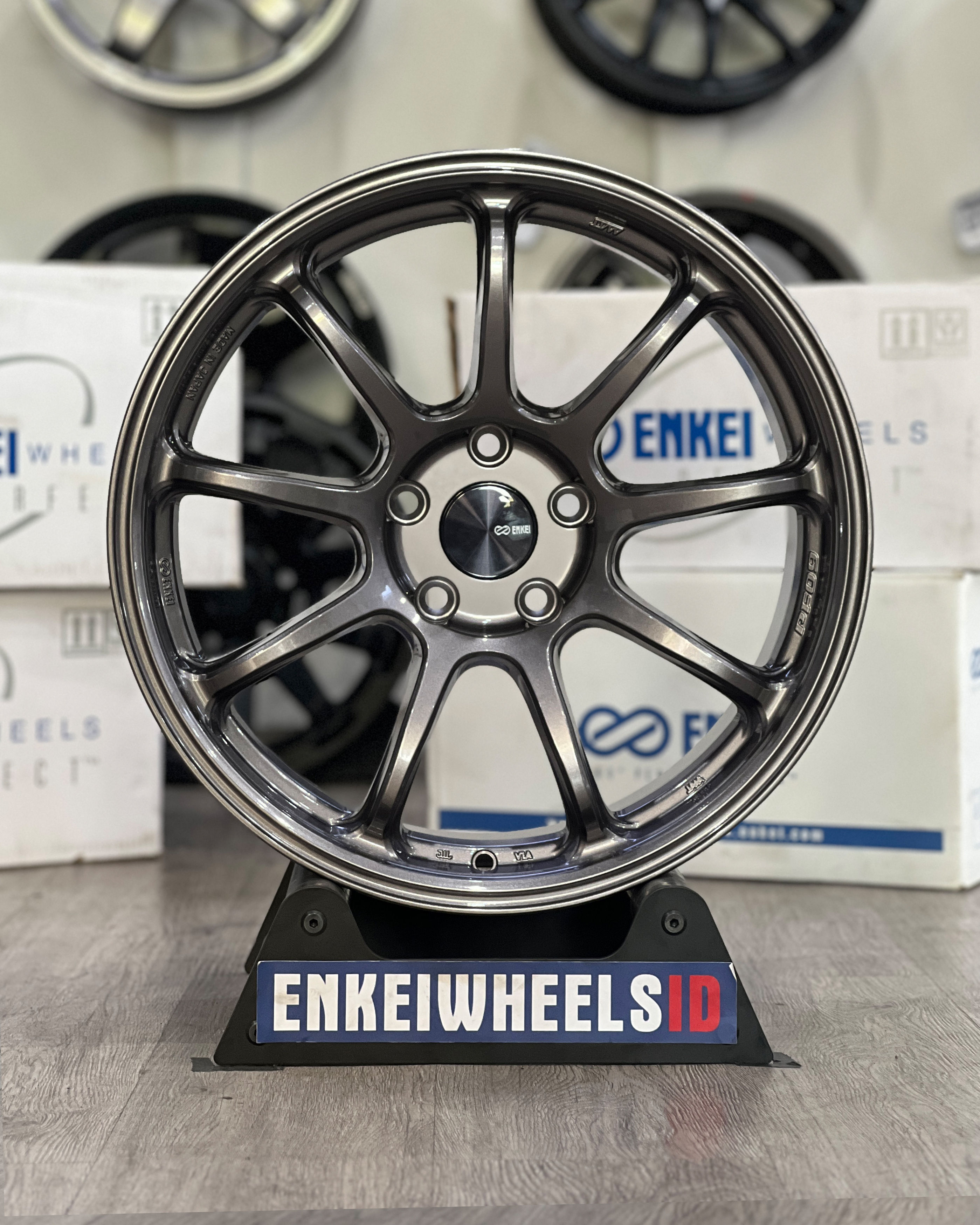 Enkei PF09 18 Dark Silver