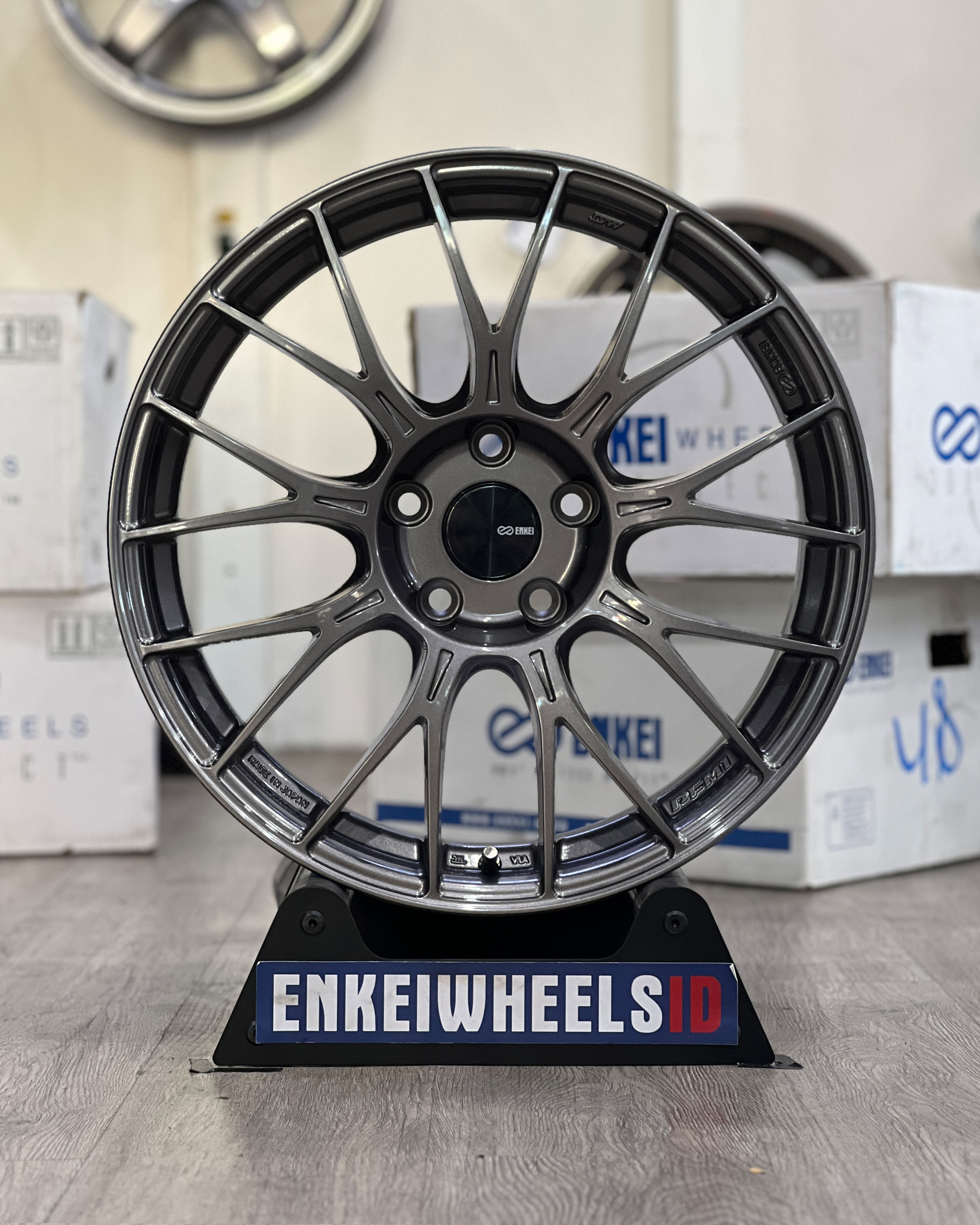 Enkei PFM1 18 Dark Silver