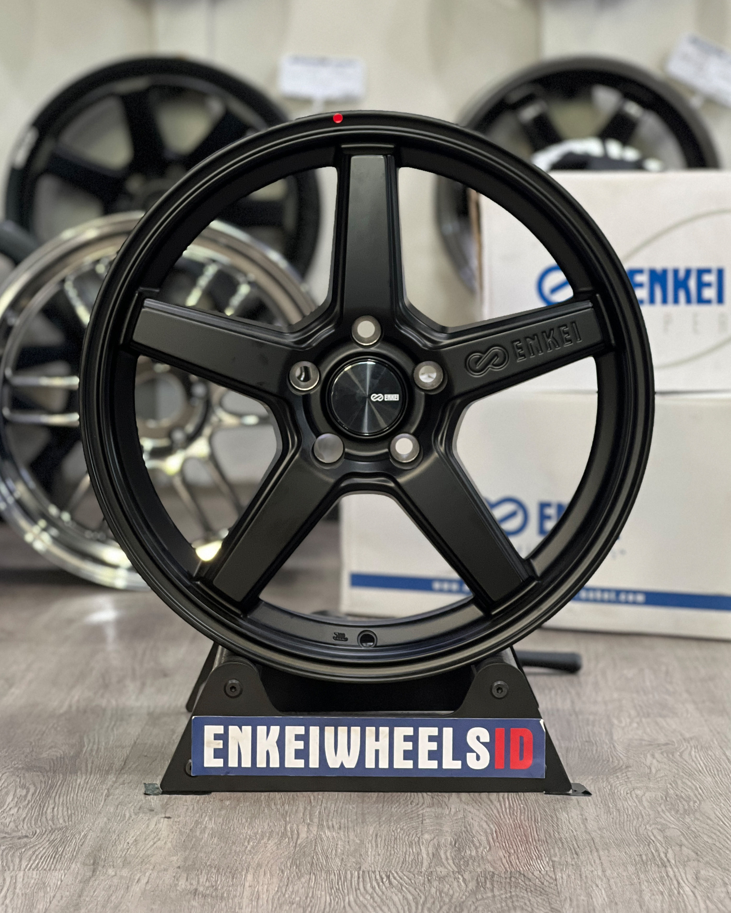 Enkei Quasar 18 Matte Black