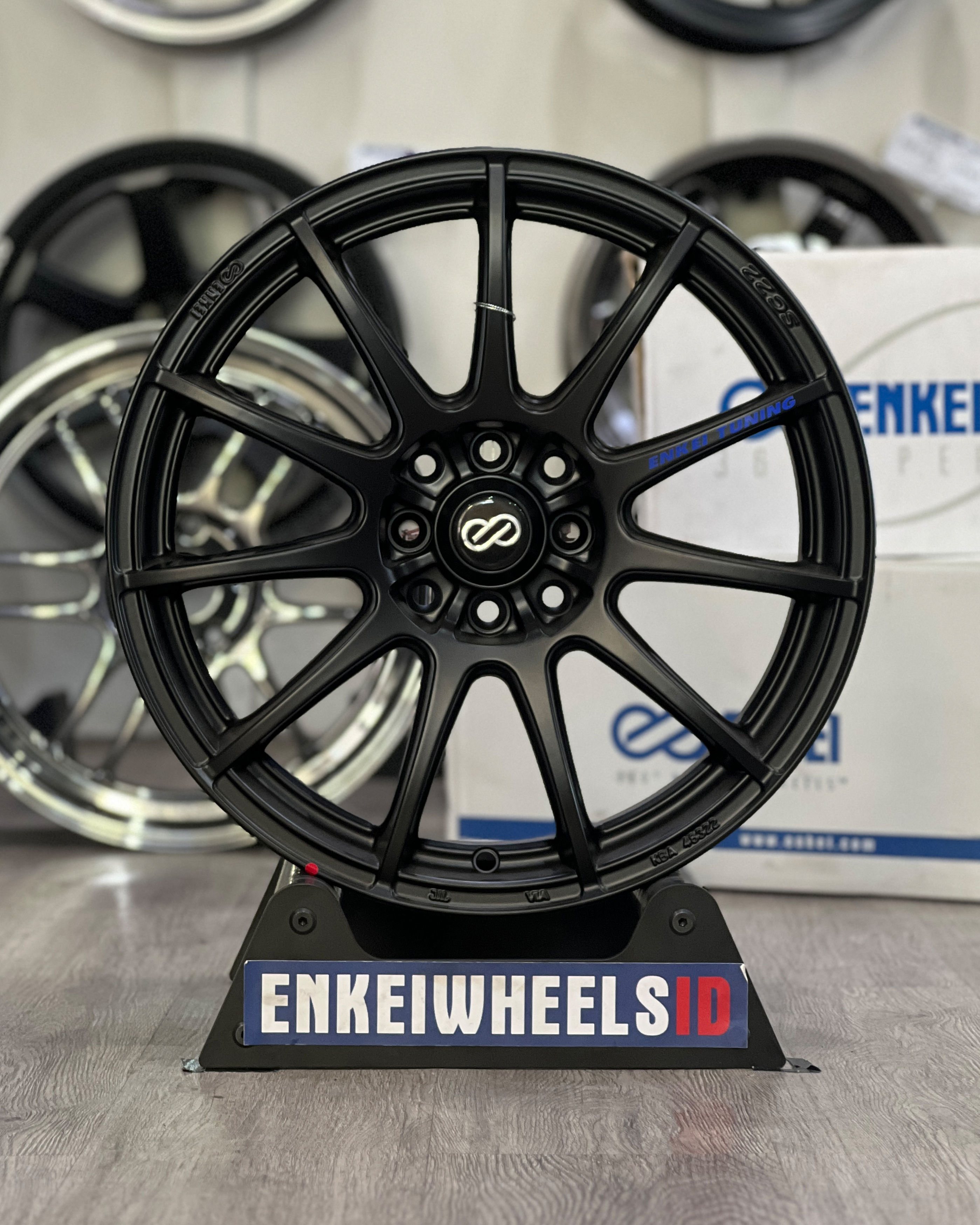 Enkei SC22 18 Dark Black