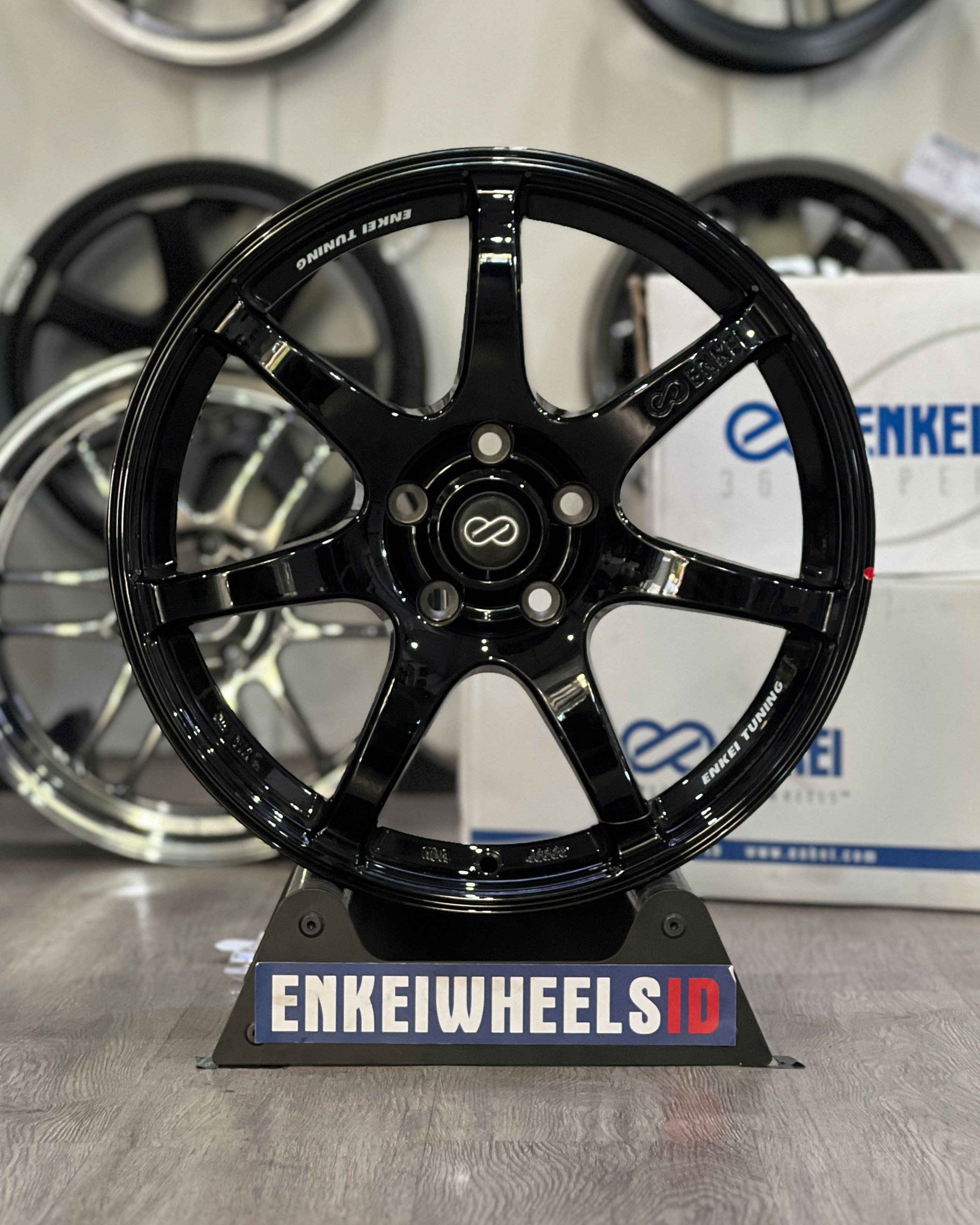 Enkei SC38 18 Gloss Black
