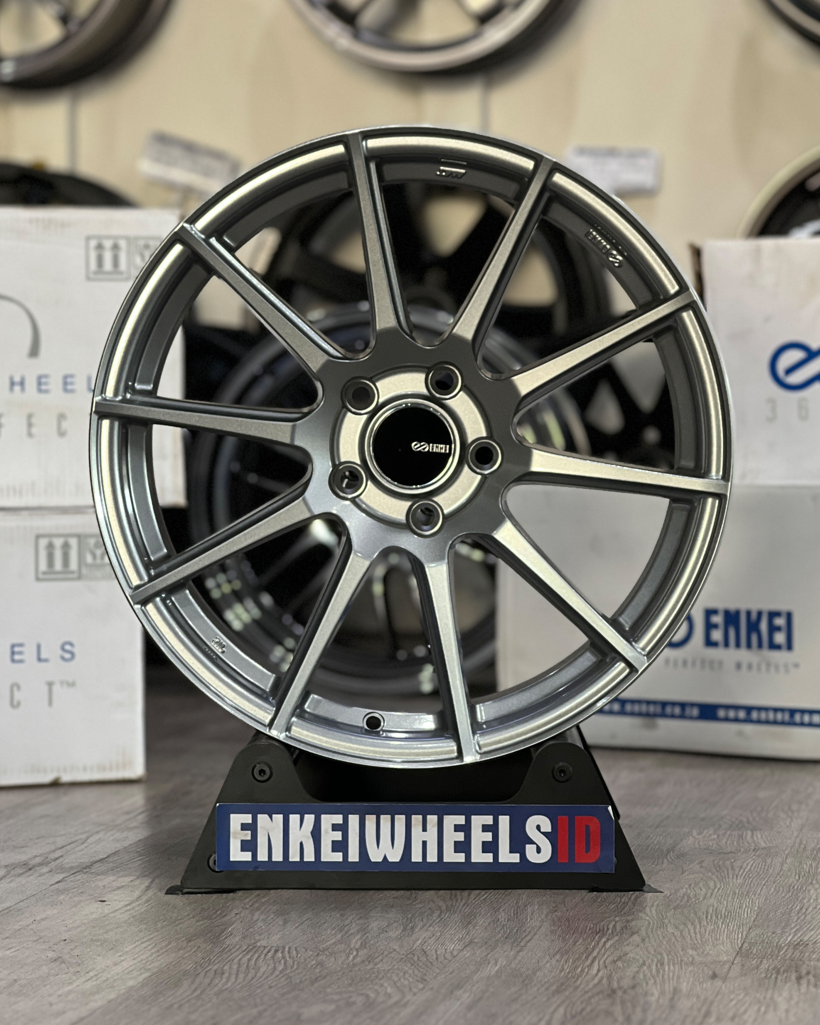 Enkei TS-10 18 Storm Gray