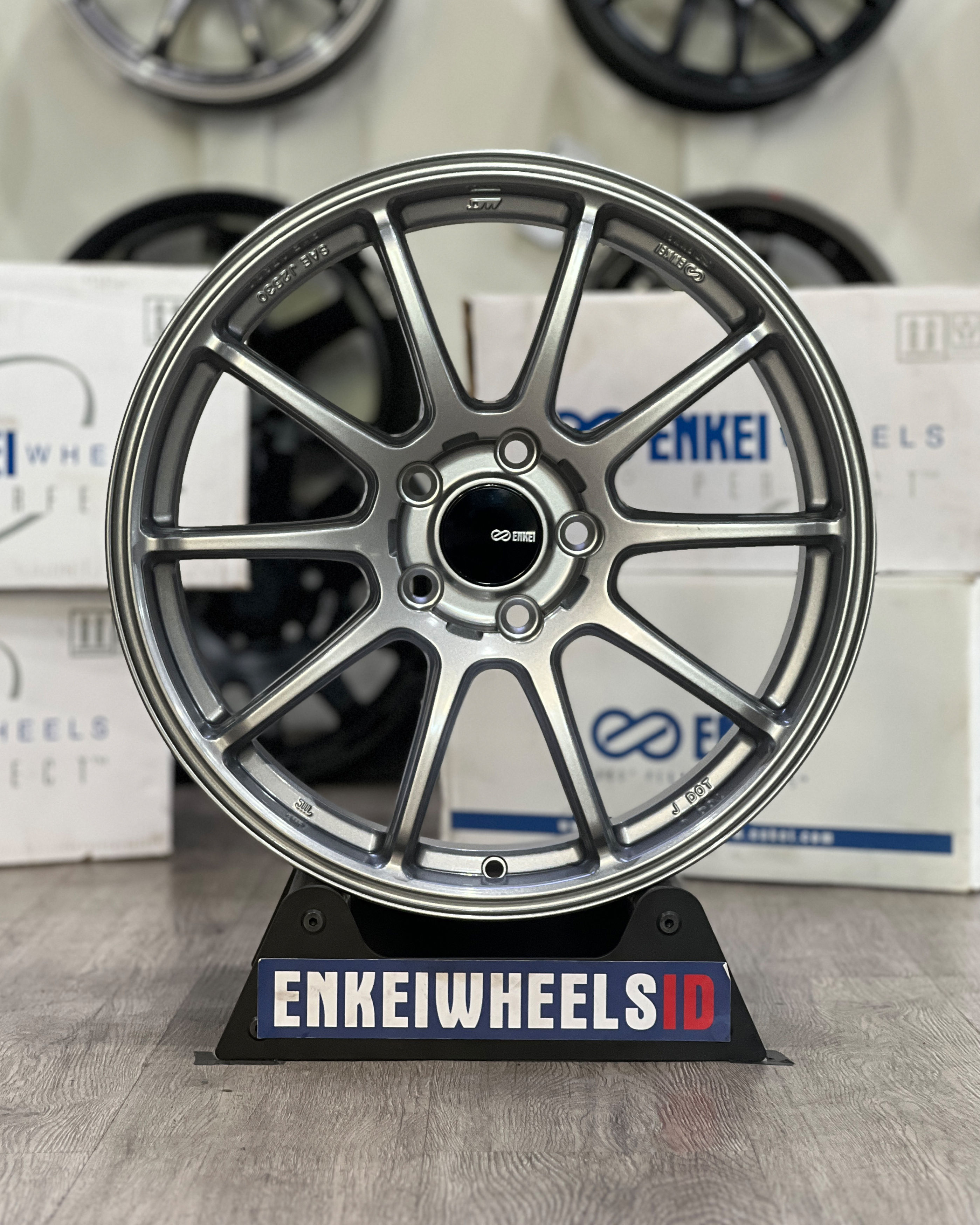 Enkei Triumph 18 Storm Gray