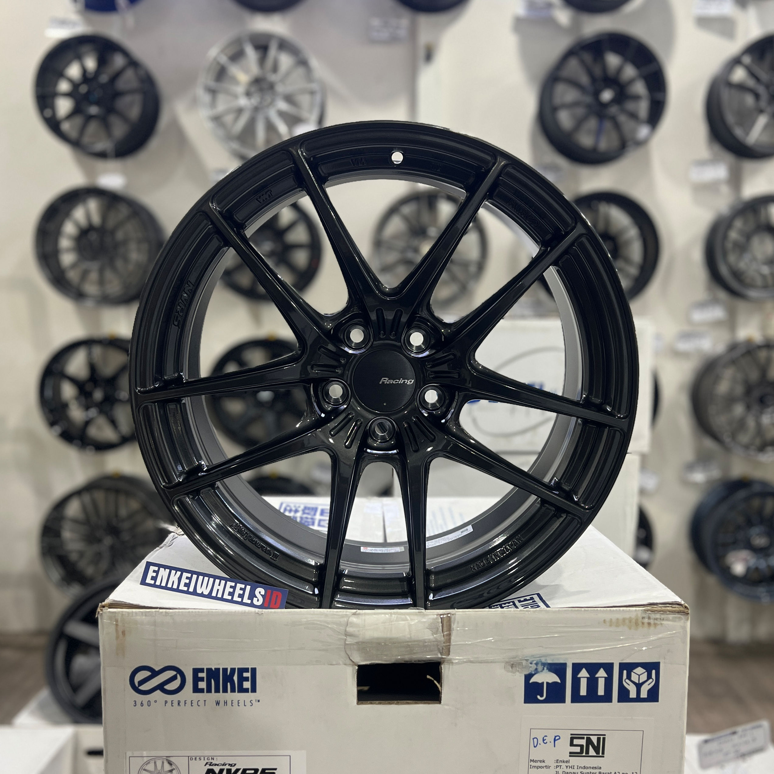 Enkei Racing NVR5 19 Graphite Metallic