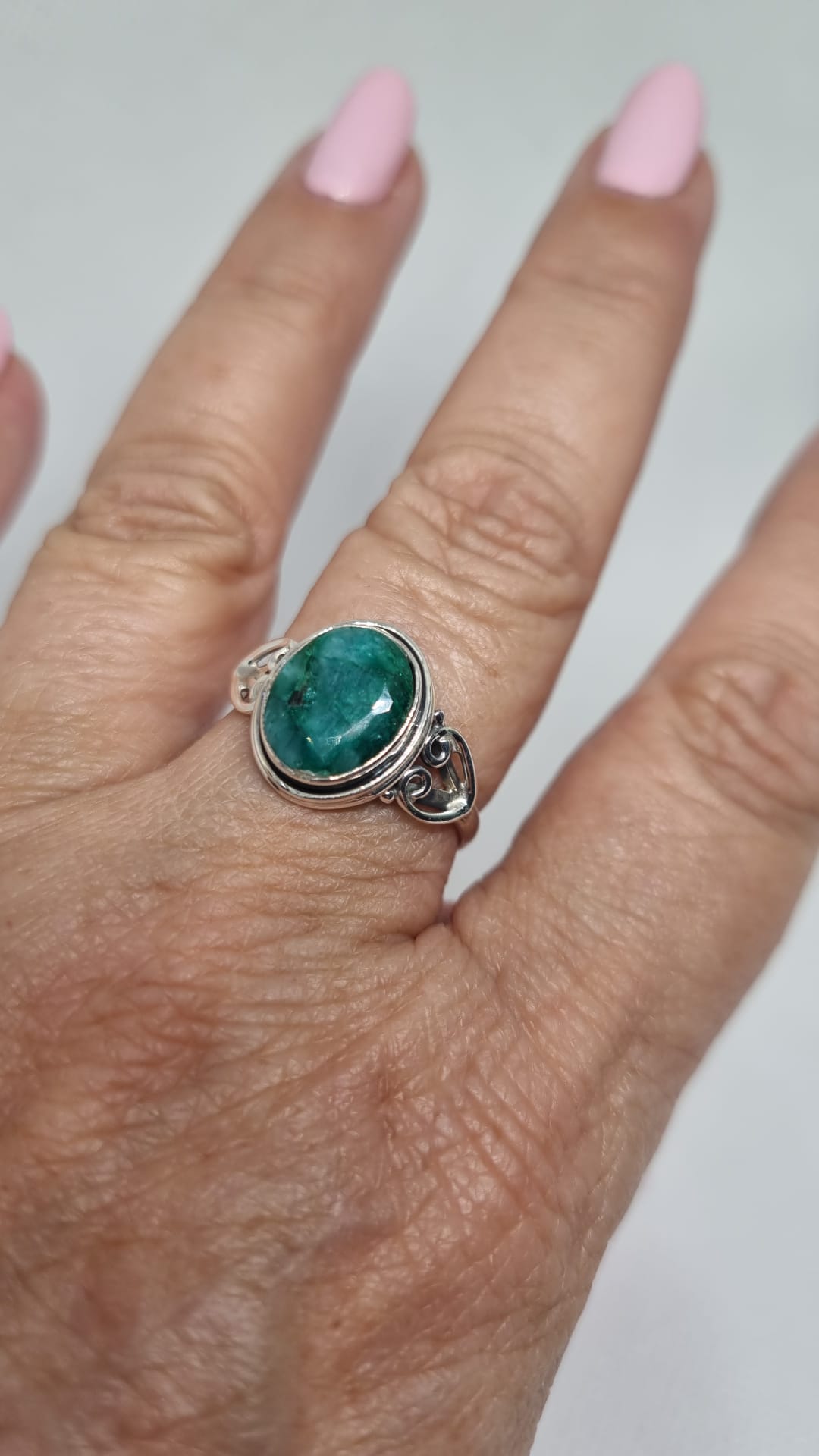 Anillo de Plata de Ley y Esmeralda