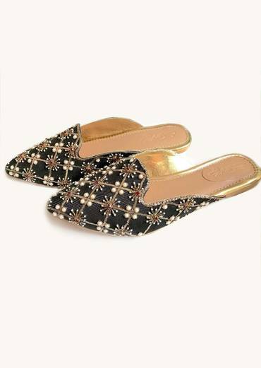 d0662818y-sg43235-black_mules_with_maroon_swarovski_and_zari_detailing_by_sole_house_1_54141024-7f81-4701-9bd1-6175ddf1ccdf.jpg