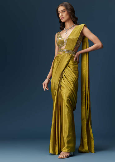 green-drape-saree-with-v-neck-blouse-and-belt-sg336901-1_19595620-4efd-4744-9708-99979257e0cb.jpg