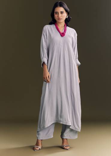 grey-solid-kurta-pant-set-with-pink-beaded-neckpiece-sg312855-2_1aa02cc4-d26f-4a5d-b232-f9dd416517e1.jpg