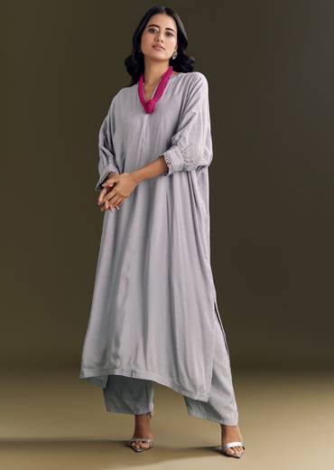 grey-solid-kurta-pant-set-with-pink-beaded-neckpiece-sg312855-2_1aa02cc4-d26f-4a5d-b232-f9dd416517e1.jpg