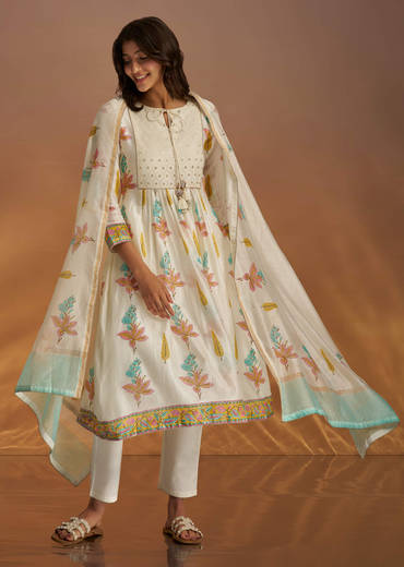 off-white-block-print-kurta-and-dupatta-set-with-gotta-lace-detailing-sg305538-1_666e7646-b07f-4b23-9094-ee17e509d2ef.jpg