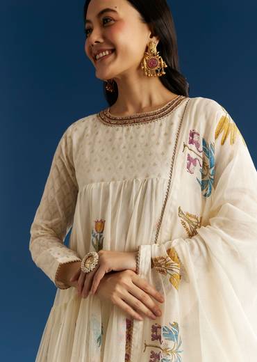 off-white-block-print-anarkali-set-with-block-print-dupatta-sg305407-1_f19c9092-ccb6-495e-937c-da94a0f9a264.jpg