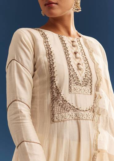 off-white-chanderi-layered-kurta-set-with-banarasi-tissue-dupatta-sg305522-1_54343c31-4713-4c45-821d-b078eaf9c8d2.jpg