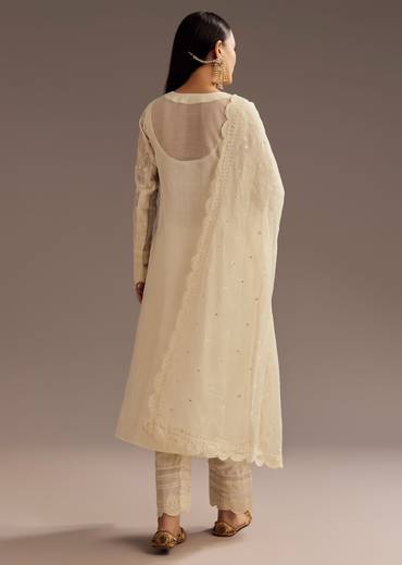 off-white-thread-motiwork-chanderi-kurta-dupatta-set-sg306263-2_470d1b05-5b2e-4d08-8fe1-4a1e353e6614.jpg
