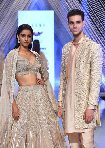 oyster_organza_lehenga_with_cut_dana_embroidery-m001i07y-sg101082_1_ed5ec216-3a6a-4ede-90a6-5201e7c1b1d5.jpg