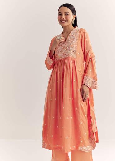 peach-silk-threadwork-kurta-set-with-organza-dupatta-sg320949-2_12684cee-02f6-47fc-9544-4eeff75b15ee.jpg